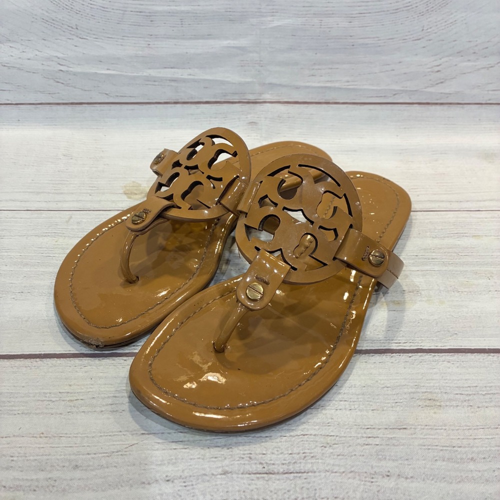 Tory Burch Miller Sandals Womens 5M Tan Patent‎ Leather Logo Thong Flats
